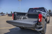 Welcome to Sherwood Buick GMC! This GMC Sierra 1500 delivers a Gas V8 5.3L/325 engine powering this... (image 7)