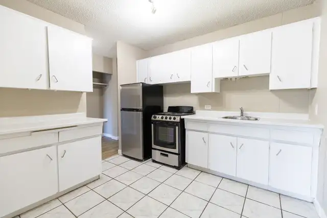 Bankview Apartment For Rent | White Plains Manor Apartments in Long Term Rentals in Calgary - Image 6