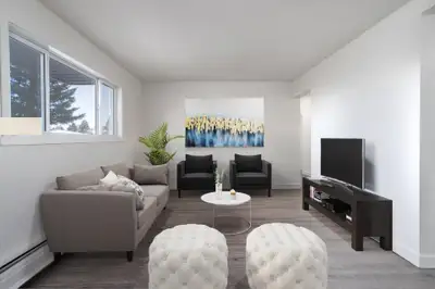 Springwood Place is located near Westland Market Mall and Millgrove School. Easy access to Highway 1...