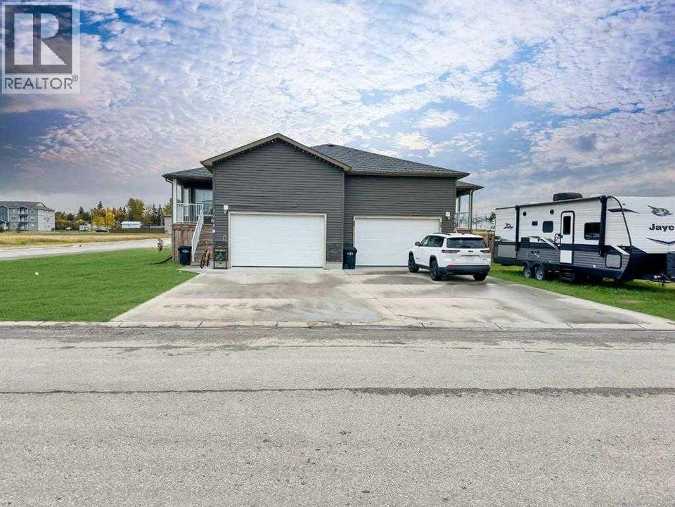 B, 5215 52 Street Valleyview, Alberta 1