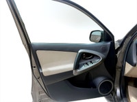 A dependable compact SUV with practical cargo space, comfortable seating, and efficient everyday per... (image 6)