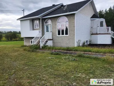 Balcon en composite, quartier tranquille Garage de 55 x 55 x 16 pieds de hauteur, idéal pour camionn...