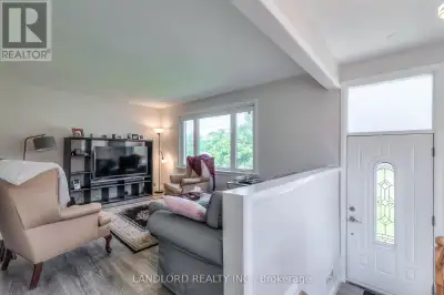 UPPER - 203 CALVINGTON DRIVE Toronto (Downsview-Roding-CFB), Ont