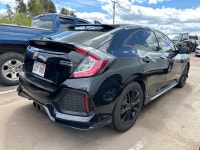 Leather Seats, Sunroof, Lane Departure Warning, Adaptive Cruise, Blind Spot Detection! This 2018 Hon... (image 3)