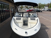 18’ Boat! 3.0Ltr MerCruiser Motor! AM/FM, AUX, USB, Bluetooth! Depth Finder! Beautiful Two Tone Inte... (image 4)
