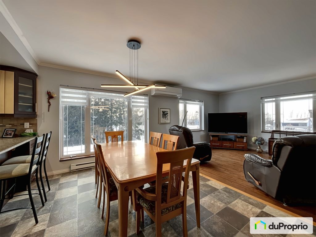 $445,000 - Bungalow for sale in Trois-Pistoles — photo 1