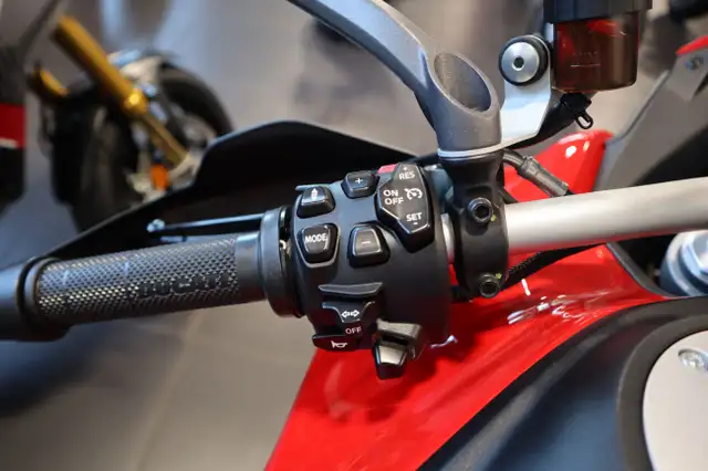 2024 Ducati Multistrada V4 S Travel & Radar Spoked Wheels Demo in Other in Edmonton - Image 9