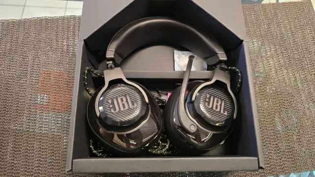 JBL Quantum 910X Wireless Gaming Headset - Black/Green (USED) in General Electronics in Hamilton - Image 4