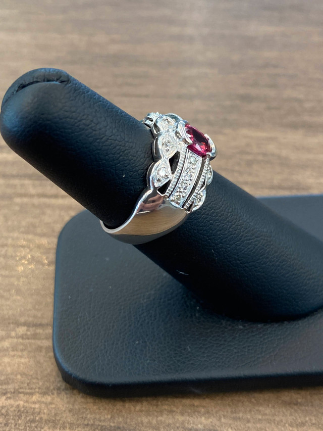 Beautiful 18K White Gold Ruby & Diamond Ring in Jewellery & Watches in City of Toronto - Image 4