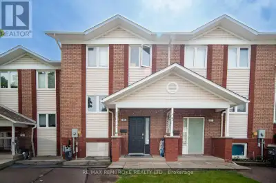 THIS 3 BEDROOM, 1.5 BATH TOWNHOME IS TUCKED AWAY IN AN EXCELLENT LOCATION IN THE EAST END OF PEMBROK...