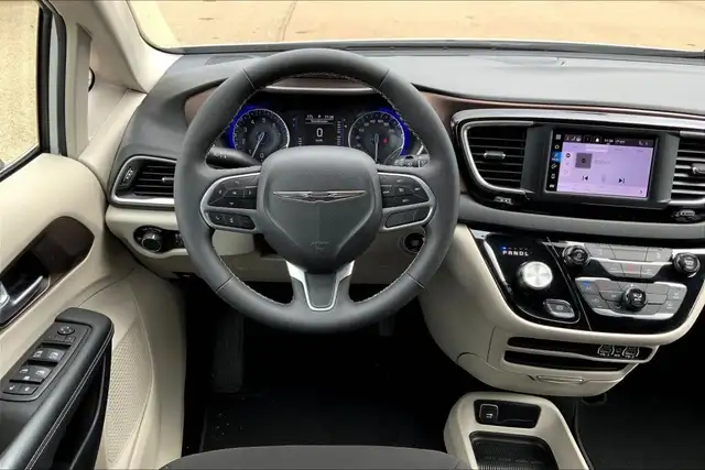 2024 Chrysler Grand Caravan SXT in Cars & Trucks in Edmonton - Image 6