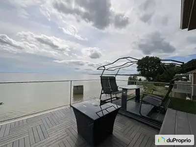 Grand condo avec excellente insonorisation à l'étage du haut de 4 1/2 pièces dans un endroit tranqui...