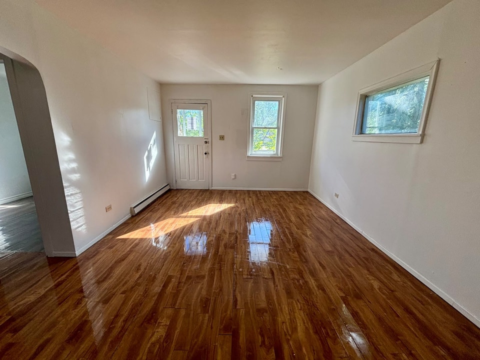 2 Bedroom 1 Bath House For Rent-Willow Ave 4