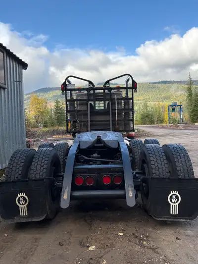 2007 Kenworth T800 with lowbed specs and C15 Cat engine. 620,000 km. Fresh inspection. Front end com...