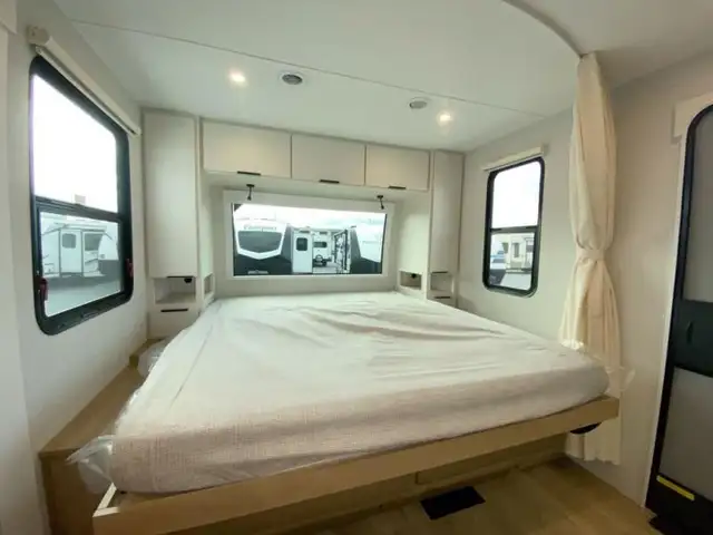 2026 Winnebago Thrive 22MBH in Travel Trailers & Campers in Bedford - Image 18