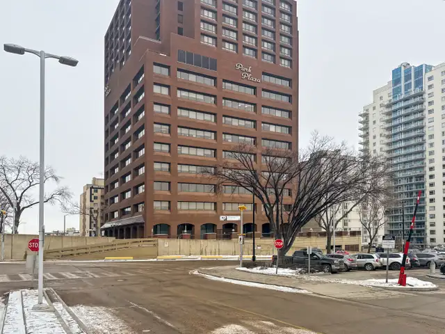 Office space for rent for 2 persons in 98 Avenue Edmonton in Commercial & Office Space for Rent in Edmonton - Image 2