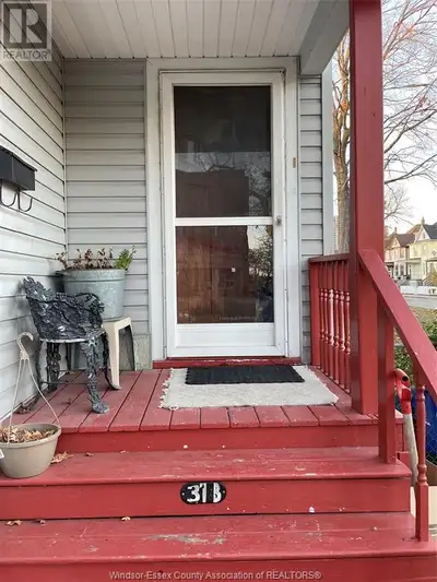 318 ELLIOTT STREET West Windsor, Ontario
