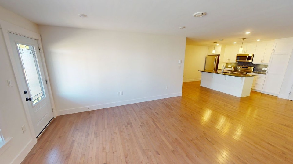 NOVEMBER 1ST- 2 BED/2 BATH- BALCONY- EN SUITE LAUNDRY- UPTOWN 4
