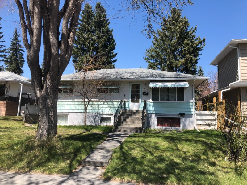 Furnished bedroom for rent in Banff Trail,50 /per day Room Rentals