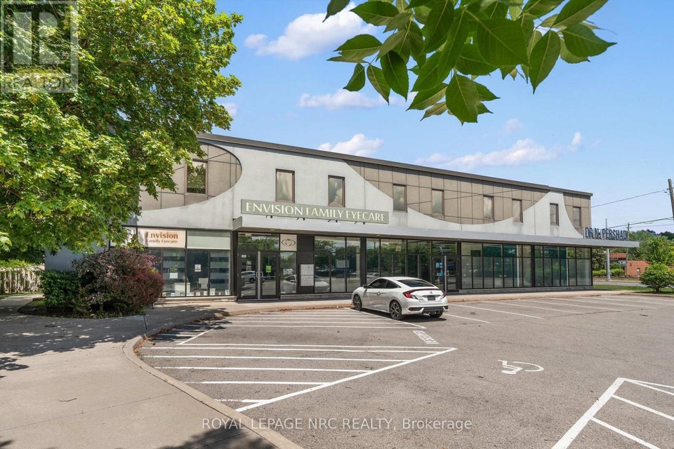 220 - 411 LAKE STREET St. Catharines (Lakeport), Ontario 3
