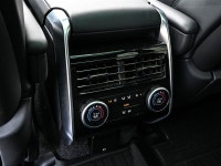Finished in Green with a Black interior, this used 2023 Land Rover Range Rover P400 Se Swb brings mo... (image 8)