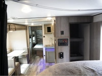 WAS: $33799 NOW: $32799 plus taxes and licensing fees2022 CrossRoads Volante 22BH | Sleeps 9 | King... (image 5)