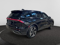 Check out this vehicle's pictures, features, options and specs, and let us know if you have any ques... (image 4)