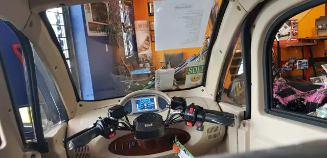 Fully enclosed mobility scooters at Derand!62863277224193122