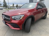 Humberview Volkswagen on the Queensway This 2022 Mercedes-Benz GLC 300 4MATIC stands out in a stunni... (image 2)