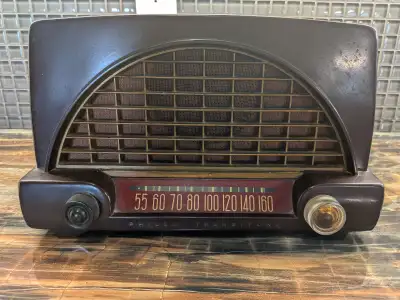 1952 Philco Transitone tube radio in working condition. One knob has been replaced- otherwise all pa...