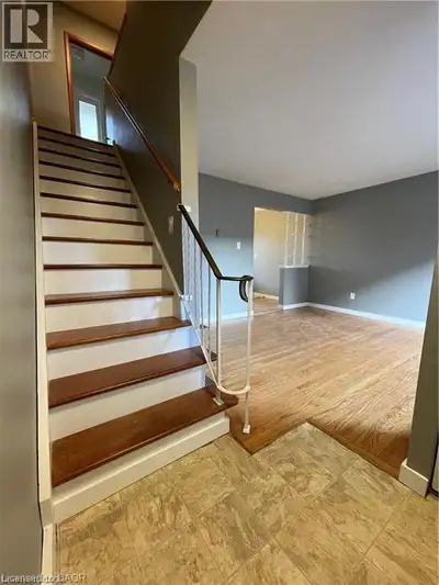 This is a clean and very well maintained home in a terrific location, close to shopping, golf, hospi...
