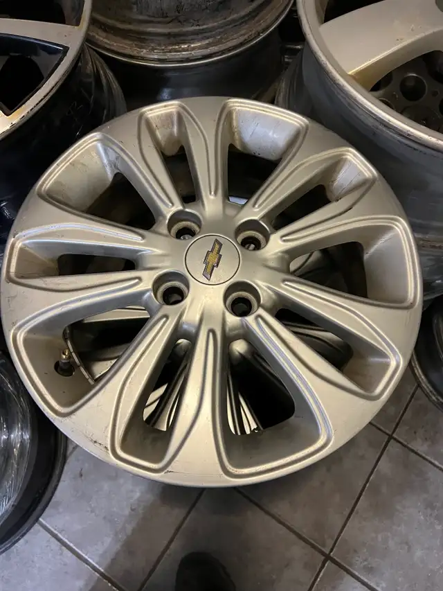 4 mags Chevrolet 15 pouces a vendre in Tires & Rims in Laval / North Shore - Image 2