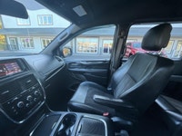 Price includes $1,000 finance credit. Price does not include fees or taxes. The 2020 Dodge Grand Car... (image 8)