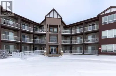 Calling all Investors! This great listing comes with a tenant already in place! **Top-Floor Corner U...