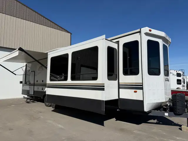 2022 Forest River Cedar Creek Cottage 40CDL in Travel Trailers & Campers in St. Albert - Image 2