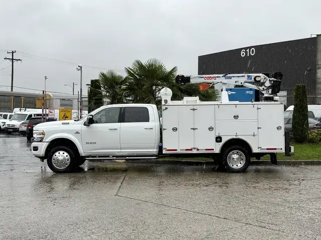 2024 Ram 5500 Heavy Duty Laramie 4x4 Crew Cab Cummins Service Tr in Heavy Trucks in Regina - Image 7