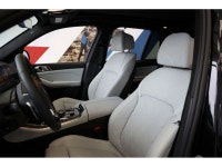2025 BMW X5 xDrive50e 3.0L I6 AWD 8-Speed Automatic EXTERIOR - BLACK SAPPHIRE METALLIC INTERIOR - SI... (image 8)