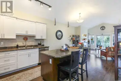 Welcome to this bright and spacious 2-bedroom, 2-bathroom townhouse, situated in the heart of East C...