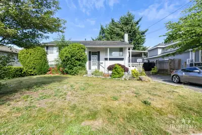 Spacious 5-Bedroom Detached Home in North Delta — Large Backyard, Two Kitchens & Ample Parking Welco...