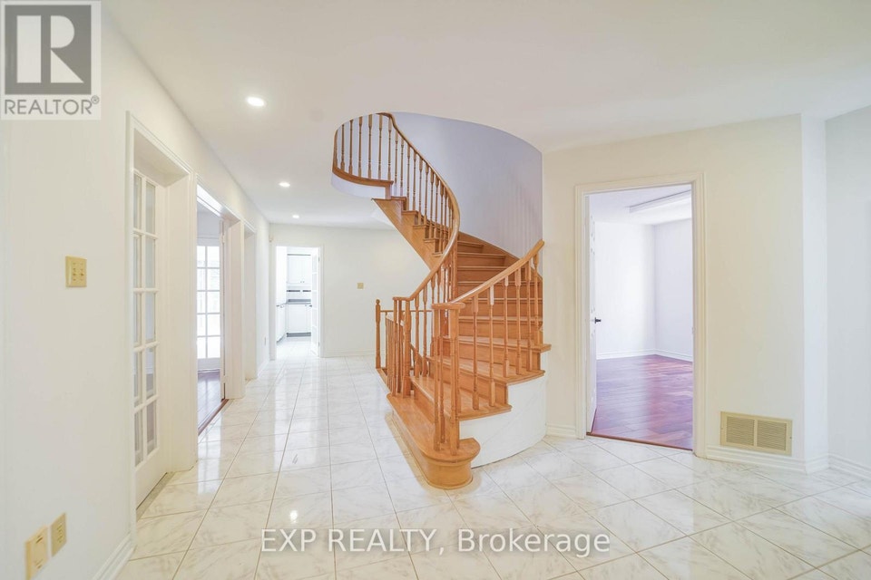Spacious Home for Rent in Newmarket 2
