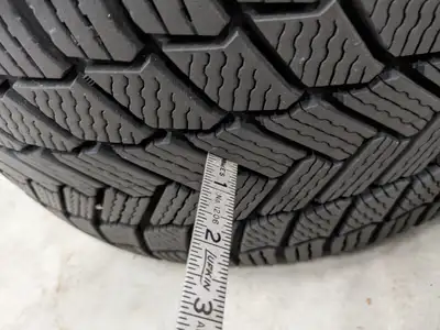 1 x 225/40/19 MICHELIN x ice snow WINTER tire 90 % tread left Dot2024 Excellent condition ,, for bmw...