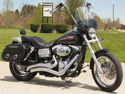Hydraulic Tensioners - $8,000 in Cool Options This sharp 2006 Dyna Low Rider has lots of Customizing...