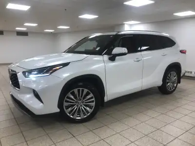 Efficiency and capability come together in this 2022 Toyota Highlander Limited, finished in Wind Chi...