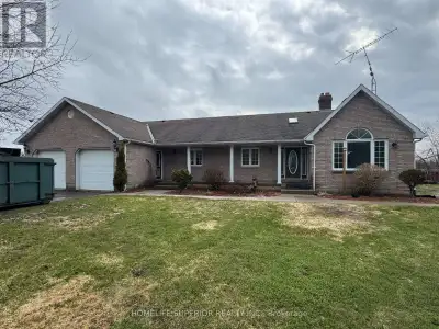 Very spacious home for rent in Eldorado! Enjoy your morning coffee on the front porch or back deck o...