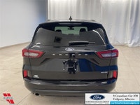 Aluminum Wheels, Synthetic Leather Seats, Apple CarPlay, Android Auto, Power Liftgate! Ask us how yo... (image 5)