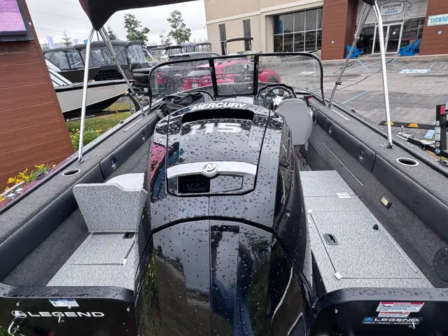 2022 Legend 18 XTR Used Aluminum Fishing Boat in Powerboats & Motorboats in Barrie - Image 11