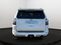 Experience the uncompromising durability of a true body-on-frame legend, featuring standard 4WD, LED... (image 3)