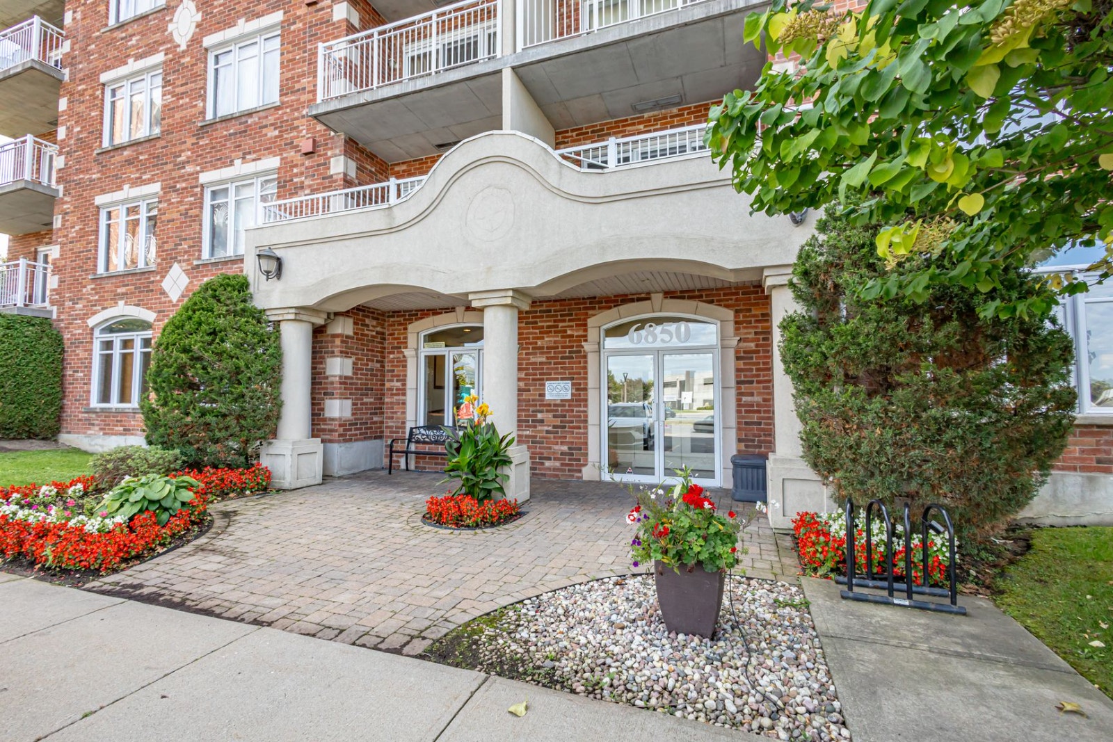 6850 Henri Bourassa Boulevard West — photo 2