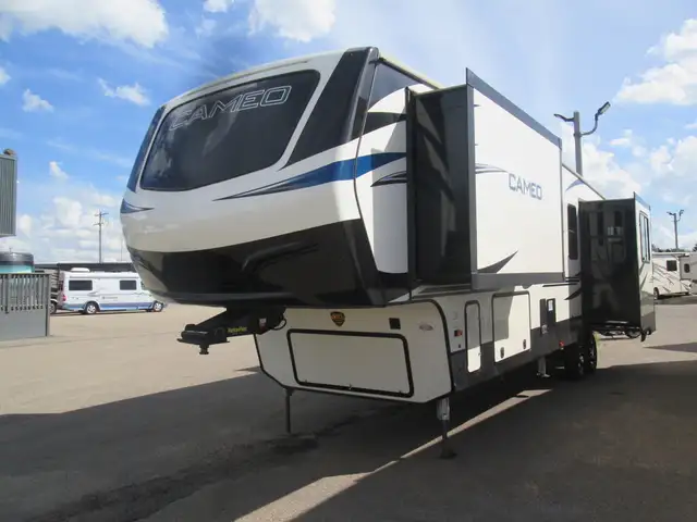 2020 Crossroads Cameo CE3801RK in Travel Trailers & Campers in St. Albert - Image 5