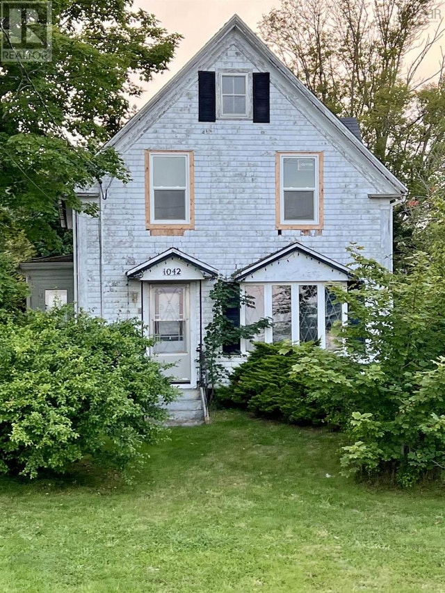 1042 335 Highway Middle West Pubnico, Nova Scotia Houses for Sale